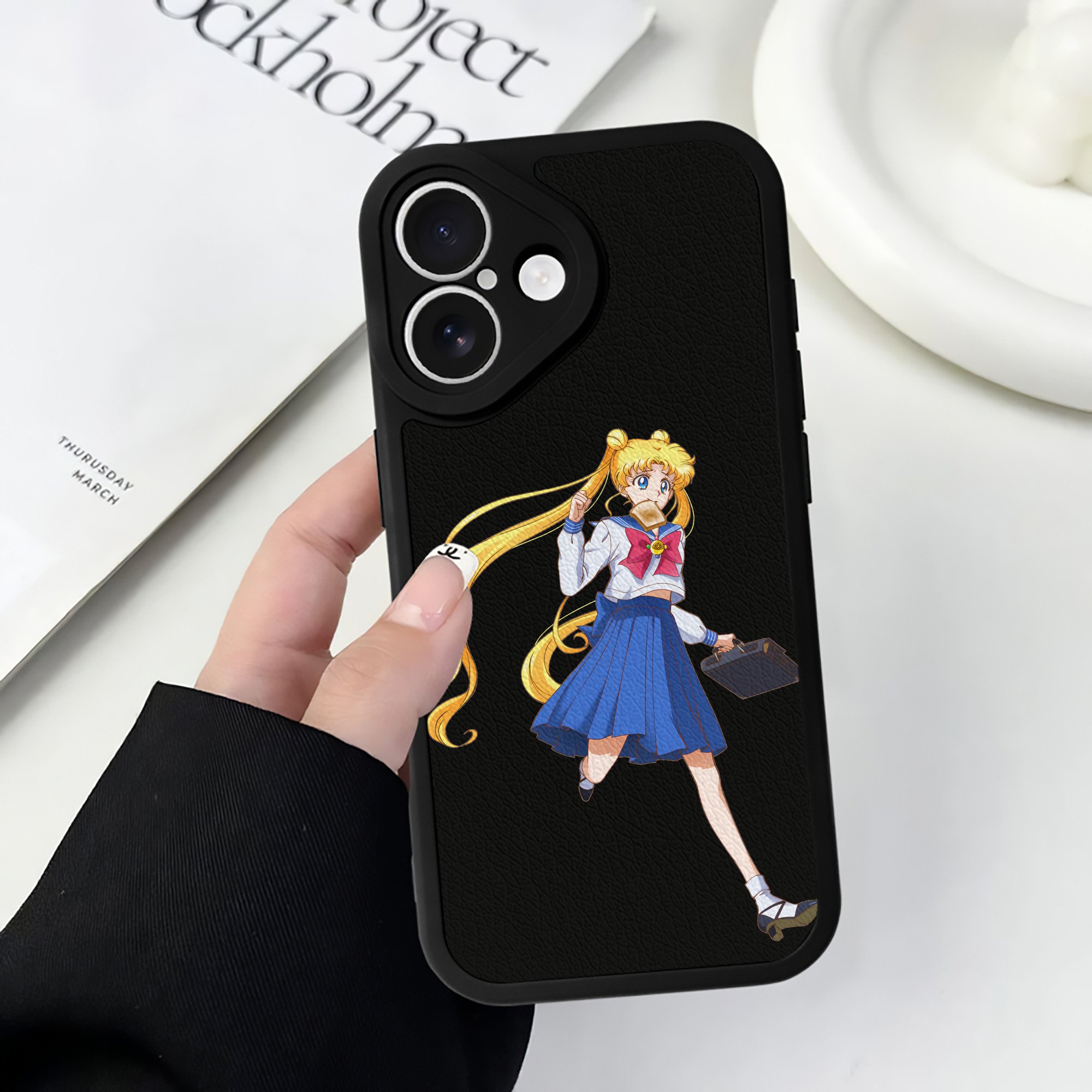 （画像用） 美少女戦士セーラームーン 愛野 美奈子 あいの みなこ Sailor Moon Aino Minako 【iPhone 16シリーズ対応】シリコンスマホケース（レザー調） 材質：シリコン